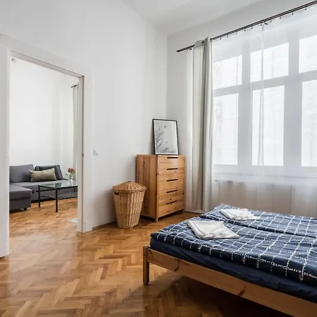 Woodland Apartment *